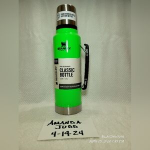 BNWT Stanley Classic Bottle 1.5 Qt Neon Green